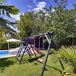 In Bak I With Pool And Playground Casa de Férias *