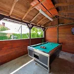 Casa de Férias In Bak I With Pool And Playground Lindar