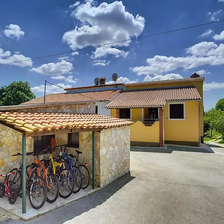 Vakantiehuis In Bak I With Pool And Playground Lindar