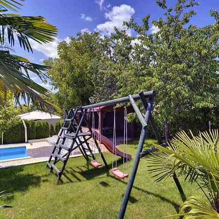 In Bak I With Pool And Playground Tatil Evi *