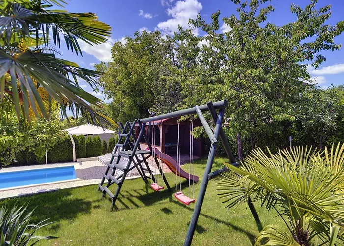 In Bak I With Pool And Playground Vakantiehuis *