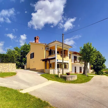 In Bak I With Pool And Playground * Lindar