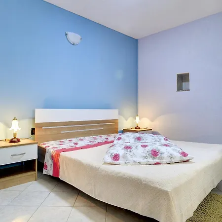 펜션 In Bak I With Pool And Playground Lindar