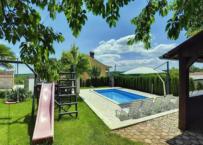 Vikendica In Bak I With Pool And Playground Lindar