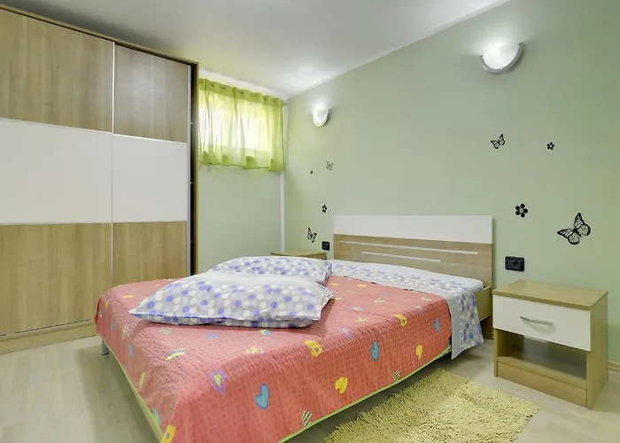 Vikendica In Bak I With Pool And Playground *