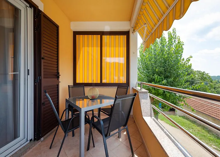 In Bak I With Pool And Playground *