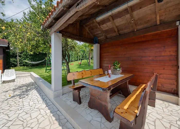 In Bak I With Pool And Playground * Lindar