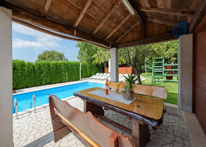 In Bak I With Pool And Playground Vikendica