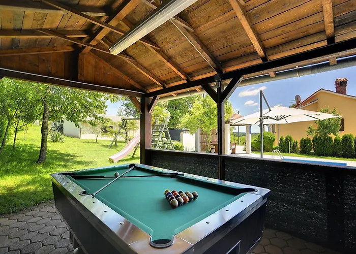 In Bak I With Pool And Playground *