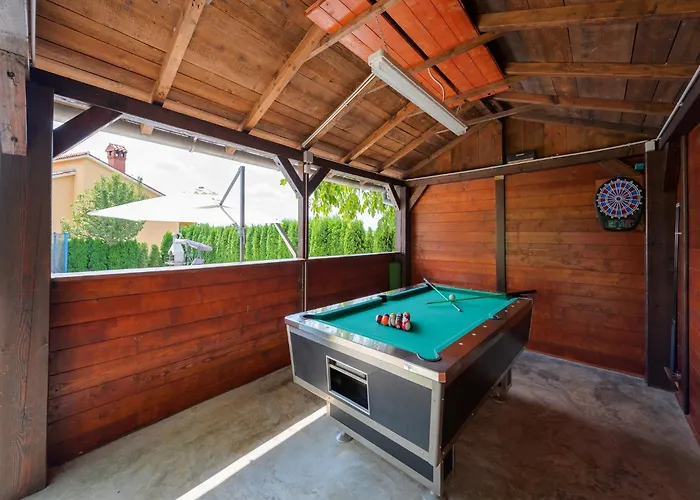 펜션 In Bak I With Pool And Playground Lindar