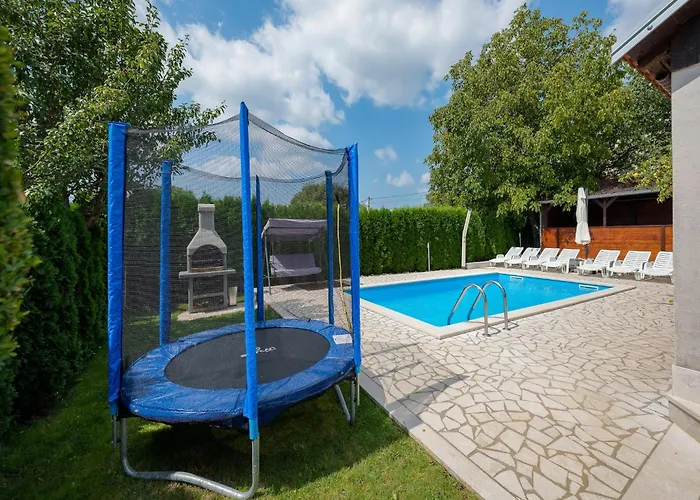 In Bak I With Pool And Playground